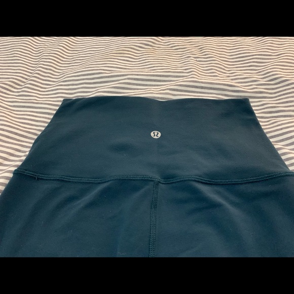 lululemon athletica Mesh Wrap Wunder Unders - Picture 4 of 5